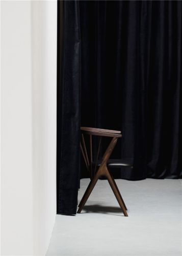 Sibast Furniture No 8 Dining SH: 45 cm - Smoked Oak/Black Leather