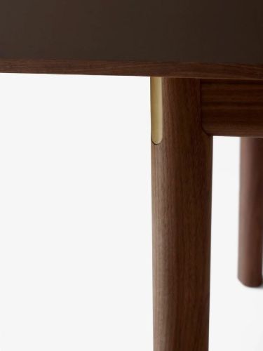 &Tradition Patch HW1 Extendable Table 180x90 cm - Oiled Walnut w. Cacao Orinoco 0749 Fenix Nano Laminate & Brass