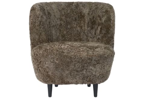 GUBI Stay Lounge Chair Fully Upholstered SH: 40 cm - Sahara/Black Stained Oak