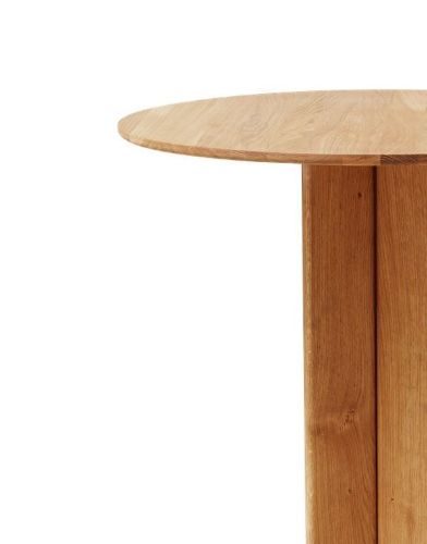 Form & Refine Trefoil Round Table Ø: 75 cm - Oiled Oak