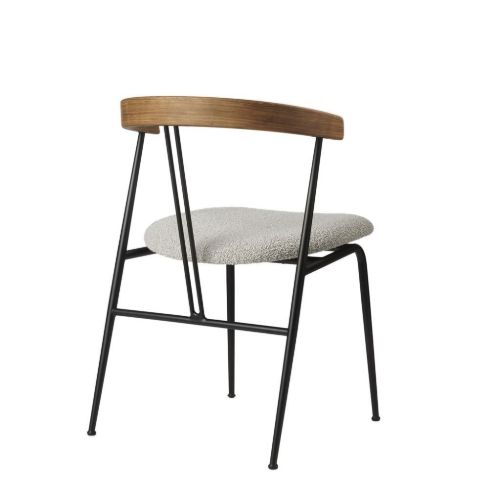 GUBI Violin Dining Chair Upholstered Seat Bouclé SH: 45 cm - Oiled Oak / 004