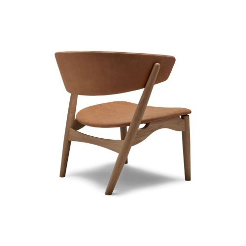 Sibast Furniture No 7 Lounge Chair Full Upholstered SH: 35 cm - Whitepigmented Lacquered Oak / Leather Dunes Cognac
