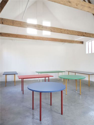 HAY Two Colour Table Ø: 120 cm - Maroon Red Powder / Blue