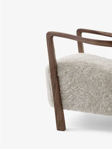 &Tradition Wulff ATD2 Lounge Chair SH: 41 cm - Sheepskin Moonlight/Oiled Oak