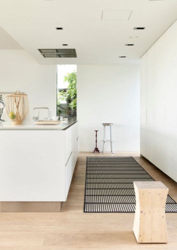 Woodnotes Cut Stripe Carpet Sewn Edges 80x200 cm - Black/Stone