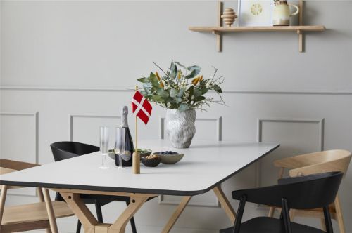 Andersen Furniture Space bord med udtræk til 4 stk. tillægsplader - hvid laminat bordplade med sortmalet kantliste - eg hvid matlak stel - B 95 x L 22