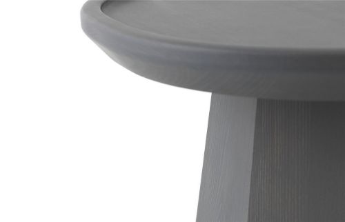 Normann Copenhagen Pine Bord Lille H: 40,6 x Ø: 45 cm - Mørkegrå