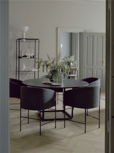 New Works Florence Dining Table Ø: 145 cm - Walnut / Black