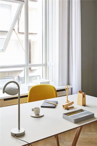 HAY CPH 10 Desk 160x80x74 cm - Lacquered Solid Oak/Off White Linoleum