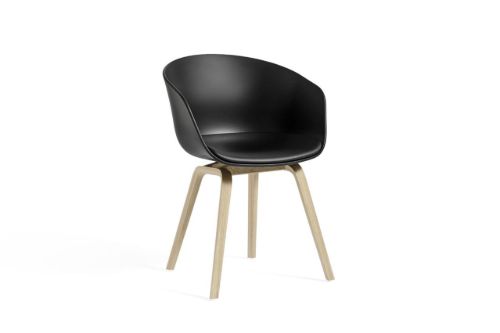 HAY AAC 22 About A Chair w. Fixed Seat Cushion SH: 46 cm - Soaped Oak Veneer/Black/Sierra SI 1001