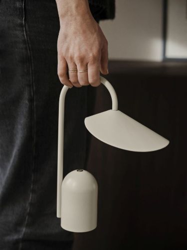 Ferm Living Arum Portable Lamp H: 30 cm - Cashmere