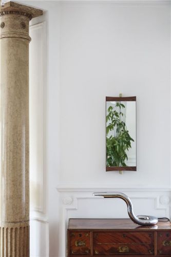 GUBI Vanity Wall Mirror 1 28x73,8 cm - American Oiled Walnut/Brass