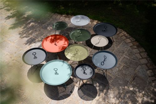 HOUE Eyelet Tray Table Ø: 60 cm - Aluminium/Cayenne