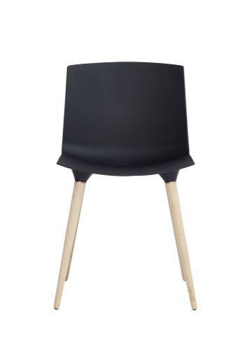 Andersen Furniture TAC Spisebordsstol  - Matsort Plast / Hvidpigmenteret Eg Mat Lak