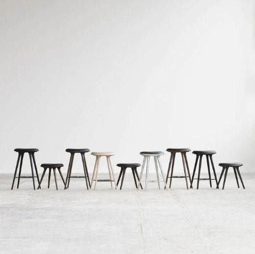 Mater High Barstol H: 69 cm - Sort Læder/Mørklakeret Eg