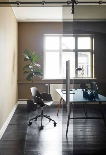 HOUE FALK Stol Sort H: 83 - 5-stjernet drejefod/Beige