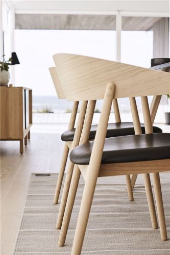 Andersen Furniture AC2 Stol SH: 43,5 cm Sæt af 4 stk - Eg Hvidpigmenteret Lak/Sort Læder