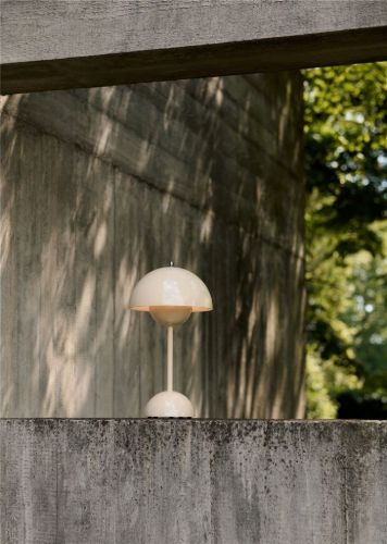 &Tradition Flowerpot VP9 Bordlampe H: 29,5 cm - Ivory