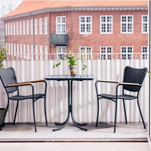 Mandalay Havemøbelsæt Pure Cafébord L: 67 cm og 2  Stk. Marguerit Havestole - Pulverlakeret Aluminium/Antracit