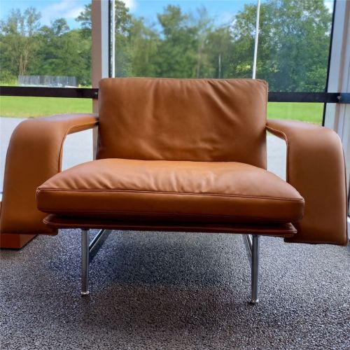 UDGÅR med lager &Tradition Meantime AV29 Lounge Chair H: 70 cm - Cognac Læder UDSTILLINGSMODEL  OUTLET