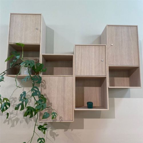 UDGÅR med lager Montana Selection Reol m. Ophængsbeslag - White Oak UDSTILLINGSMODEL OUTLET