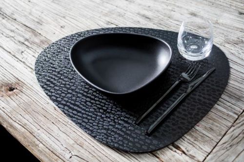LindDNA Table mat Curve L 37x44 cm - Lace Black OUTLET