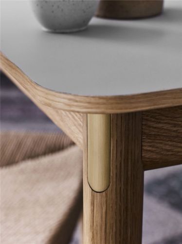 &Tradition Patch HW2 Extendable Table 240x100 cm - Oiled Oak w. Beige Arizona 0748 Fenix Nano Laminate & Brass