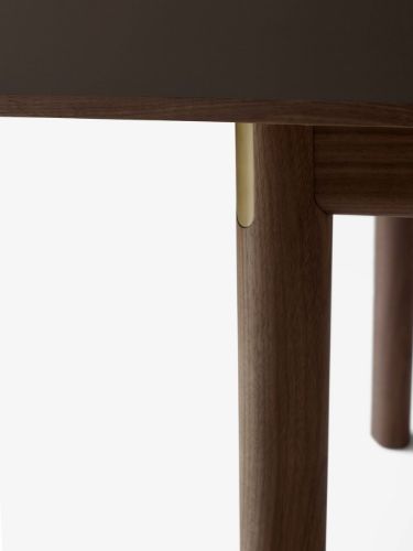 &Tradition Patch HW2 Extendable Table 240x100 cm - Oiled Walnut w. Cacao Orinoco 0749 Fenix Nano Laminate & Brass