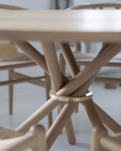 Eberhart Furniture Hector 140 Dining Table Ø: 140 cm - Light Oak/Brass