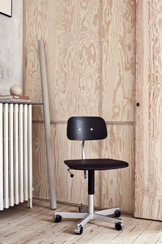 Montana Kevi 2533 Sædepolstret Kontorstol SH: 38-51 cm - Sort Lasur Bejdset Ask/Ultra Sort Læder