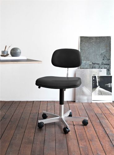 Montana Kevi 2534U Fuldpolstret Kontorstol SH: 40 cm - Black 0842 Dakar Læder/Blank Poleret Aluminium OUTLET