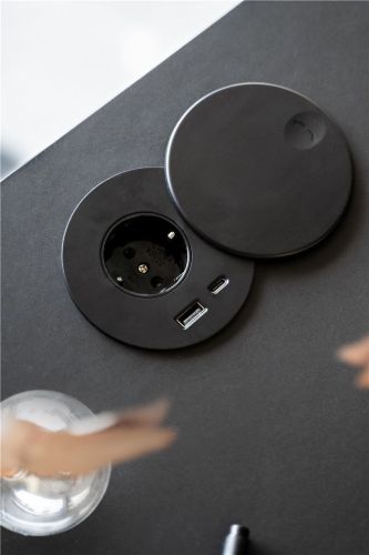 Bent Hansen Hemingway Skrivebord m. Opladerstation L: 120 cm - Matlakeret Eg/Black Linoleum 