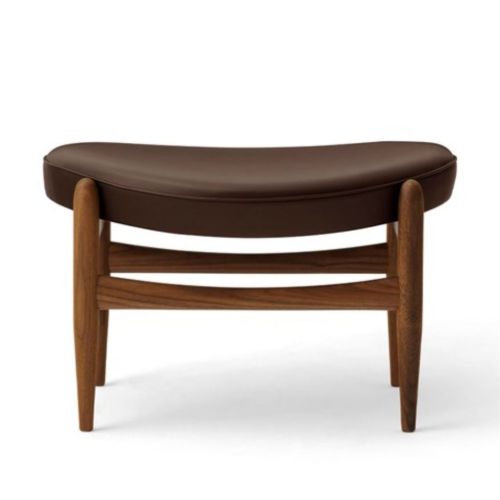 Audo Copenhagen Elizabeth Ottoman H: 36 cm - Walnut/DAKAR 0329