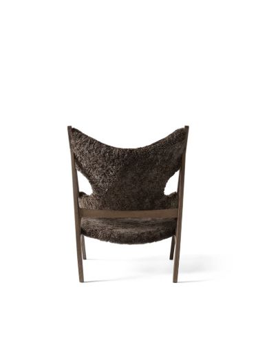 Audo Copenhagen Knitting Lounge Chair Sheepskin SH: 30 cm - Dark Stained Oak/Root