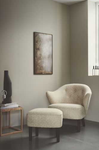 Audo Copenhagen Ingeborg Fodskammel H: 38 cm - Sheepskin Moonlight/Eg
