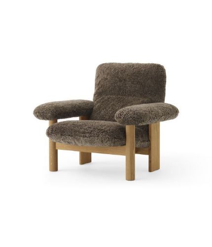 Audo Copenhagen Brasilia Lounge Chair SH: 39 cm - Natural Oak/Sheepskin Root