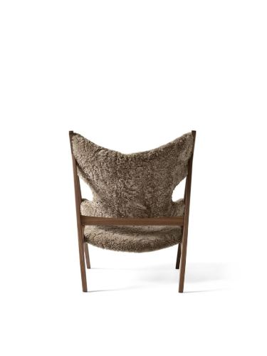 Audo Copenhagen Knitting Lounge Chair Sheepskin SH: 30 cm - Walnut Base/Sheepskin Curly Sahara
