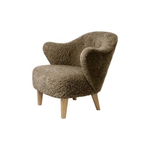 Audo Copenhagen Ingeborg Loungestol m. Fodskammel SH: 40 cm - Sheepskin Sahara/Eg