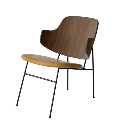 Audo Copenhagen The Penguin Lounge Chair SH: 42 cm - Walnut/Leather Cognac