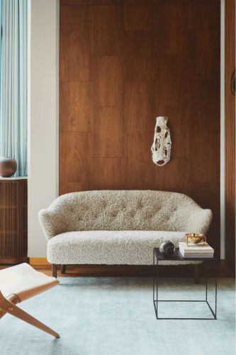 Audo Copenhagen Ingeborg 2,5 Pers. Sofa L: 160 cm - Sheepskin Sahara/Røget Eg
