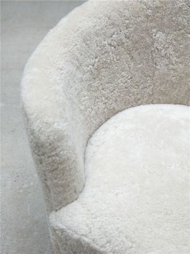 Audo Copenhagen Mingle Sofa L: 154 cm - Sheepskin Moonlight/Smoked Oak