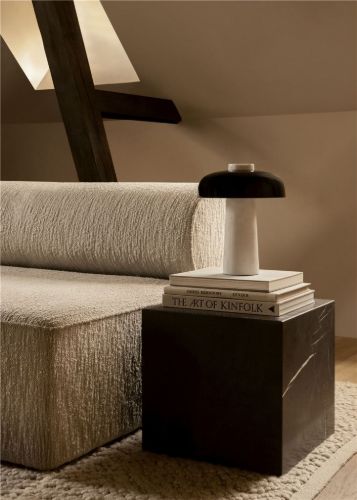 Audo Copenhagen Reverse Table Lamp H: 30 cm - Black/Travertine