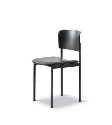Fredericia Furniture 3413 Plan Sædepolstret Stol SH: 45 cm - Sortlakeret Eg m. Sort Omni 301 Læder/Pulverlakeret Stål