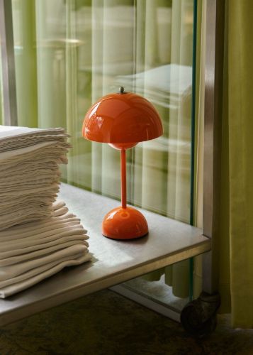 &Tradition Flowerpot VP9 Bordlampe H: 29,5 cm - Zesty Orange