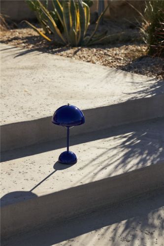&Tradition Flowerpot VP9 Bordlampe H: 29,5 cm - Cobalt Blue