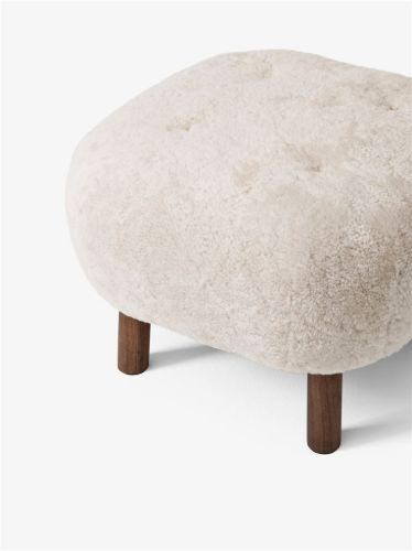 &Tradition Little Petra ATD1 Pouf H: 37 cm - Oiled Walnut/Sheepskin Moonlight