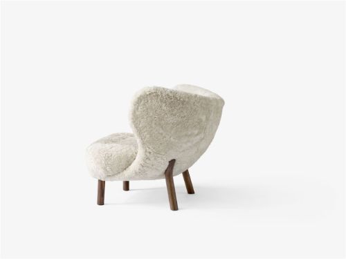 &Tradition Little Petra VB1 Lounge Chair SH: 40 cm - Oiled Walnut/Sheepskin Moonlight