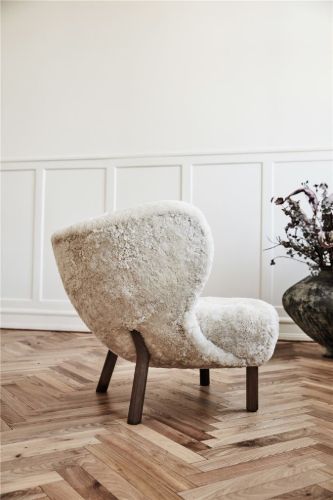 &Tradition Little Petra VB1 Loungechair & ATD1 Pouf - Oiled Walnut/Sheepskin Moonlight