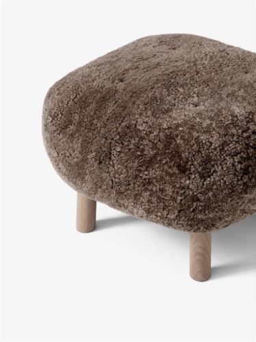 &Tradition Little Petra ATD1 Pouf H: 37 cm - White Oiled Oak/Sheepskin Sahara