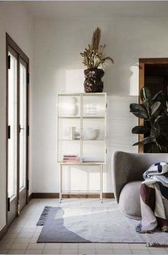 Ferm Living Haze Vitrine 155x70cm - Reeded Glass/Cashmere